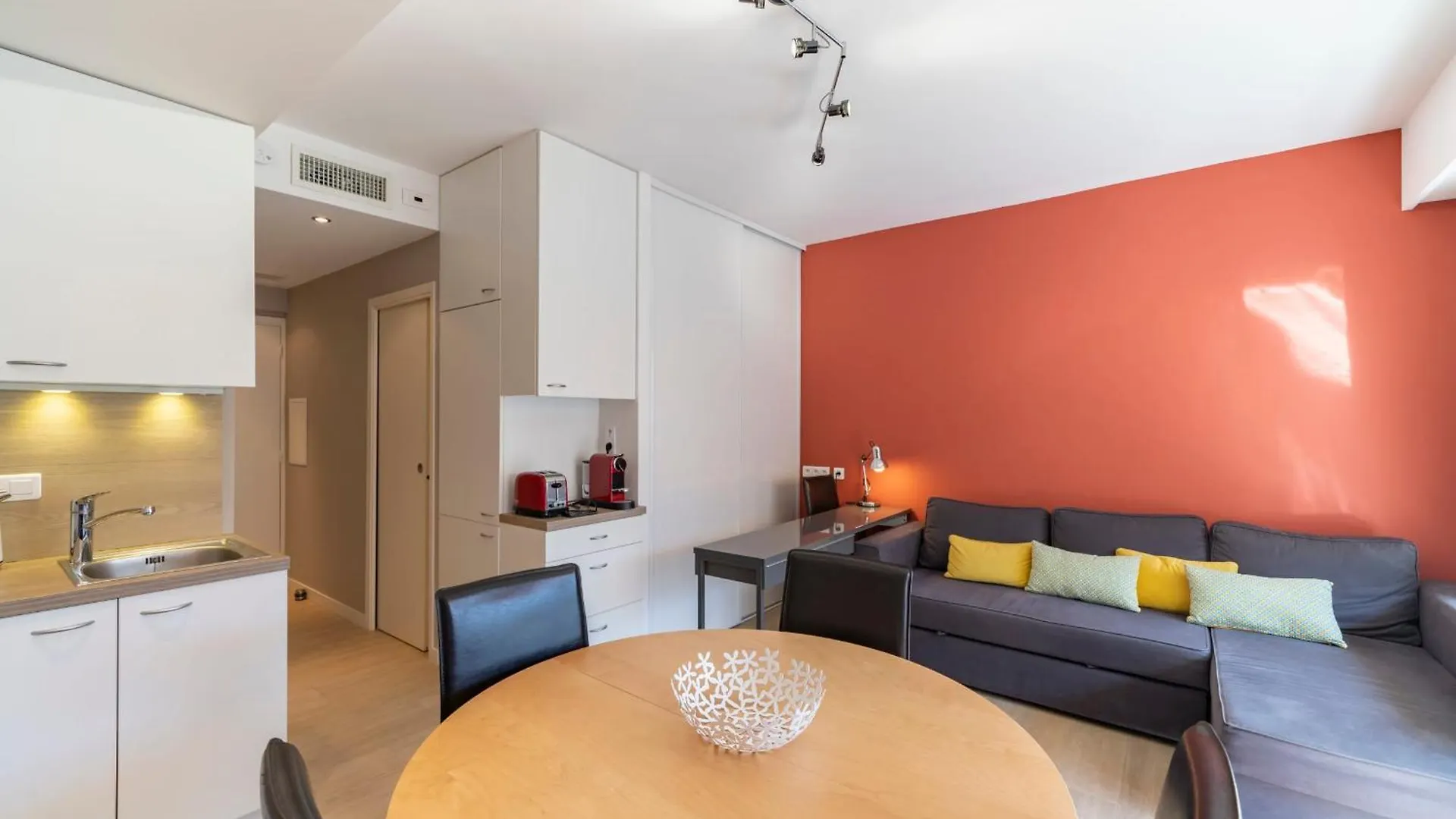 Brand New One Bedroom 2Min Walk To Carlton Hotel Канны Франция