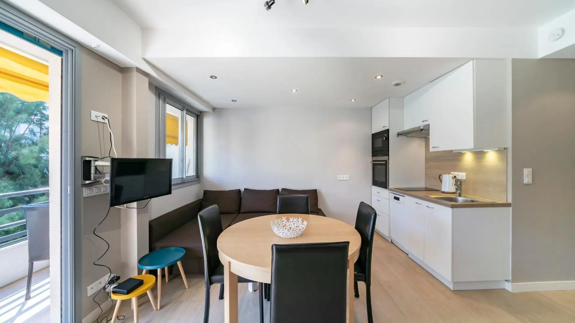Апартаменты Brand New One Bedroom 2Min Walk To Carlton Hotel Канны